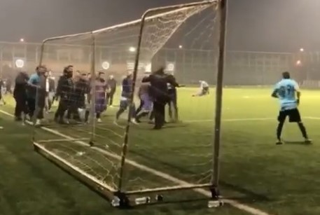 Bursa’da futbol turnuvası boks maçına döndü!