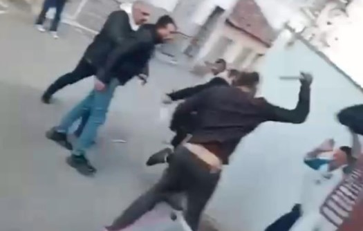 Bursa’da öldüresiye dayak! Üç kişi, bir kişiye sopalarla saldırdı! Bursa’da öldüresiye dayak! Üç kişi, bir kişiye sopalarla saldırdı!