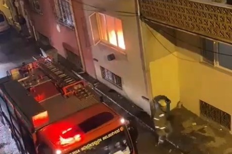 Bursa’da eşiyle tartışan adam, evi ateşe verdi