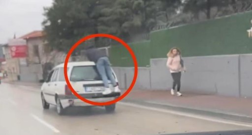 Bursa’da tehlikeli yolculuk… Ölüme meydan okudu! Bursa’da tehlikeli yolculuk… Ölüme meydan okudu!