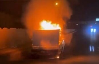 Bursa’da seyir halindeki otomobil alev topuna döndü