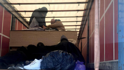 Bursa’da TIR dorsesinde 9 kaçak göçmen yakalandı