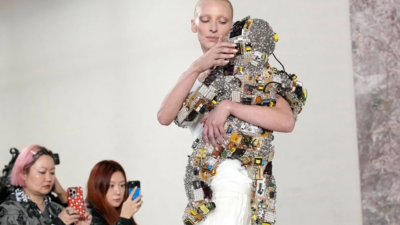 Paris Moda Haftası’nda ‘robot bebek’