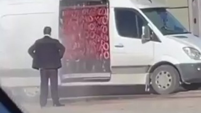 Bursa’da şoke eden olay! Akaryakıt istasyonunda sucuk yıkadılar
