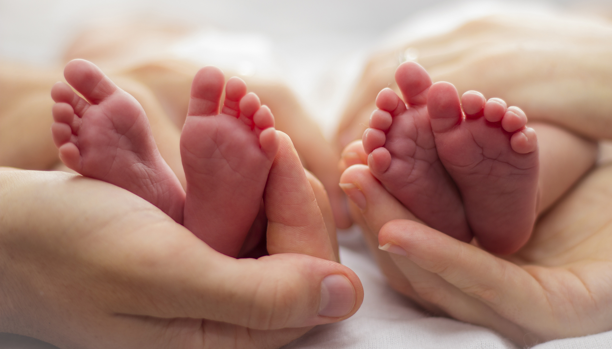 Bu ikiz bebekler farklı yaşlarda: ‘Gerçekten alışılmadık bir durum’