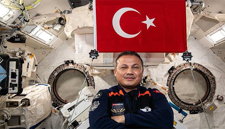 Alper Gezeravcı’dan Türk bayraklı paylaşım