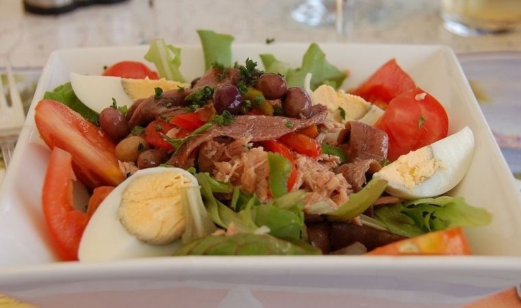 Fransa’dan gelen lezzet: Niçoise salatası nasıl yapılır?