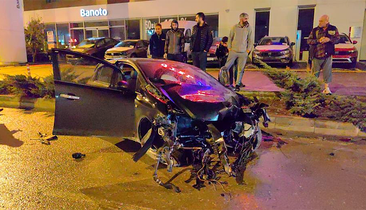 Bursa’da kontrolden çıkan otomobil yola uçtu