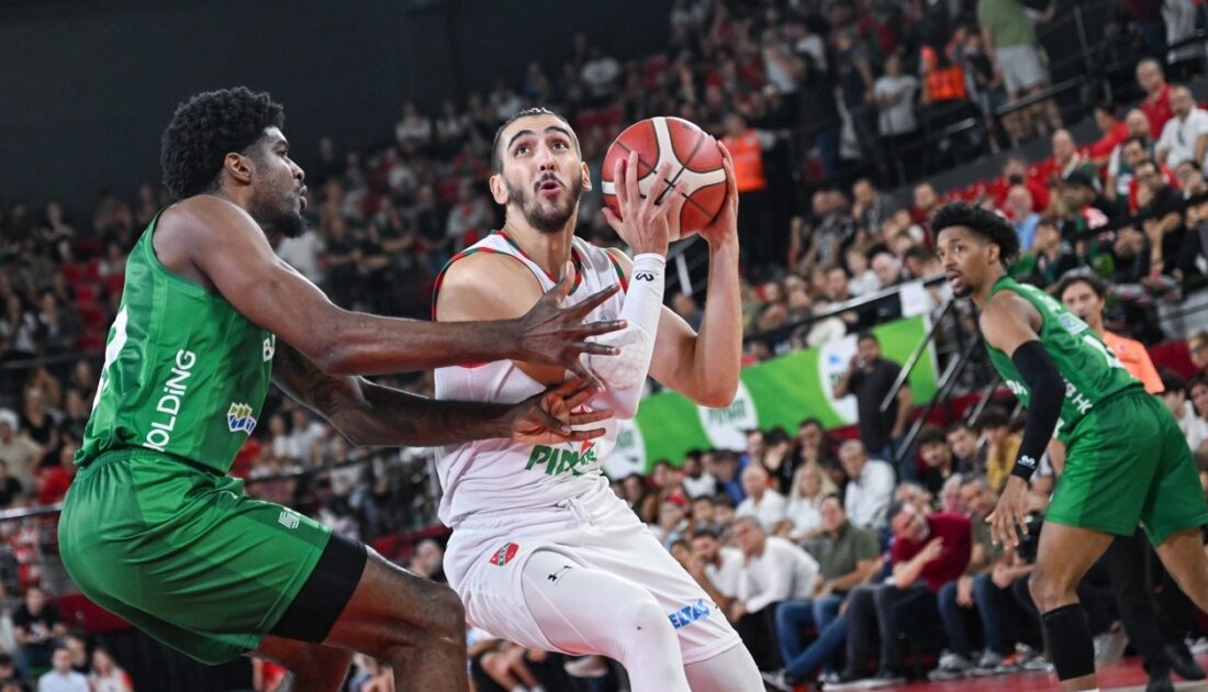 Kenan Sipahi, asistleriyle zirvede