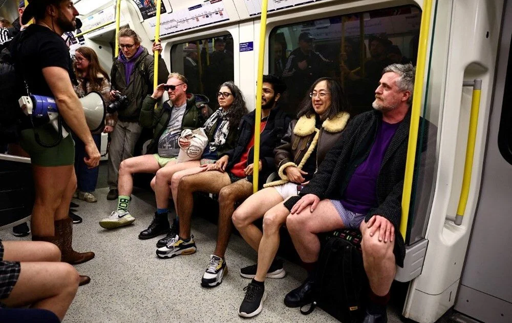Londra’da Pantolonsuz Günü kutlaması