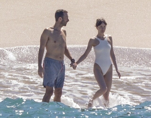 Chris Martin ile Dakota Johnson’ın moral tatili