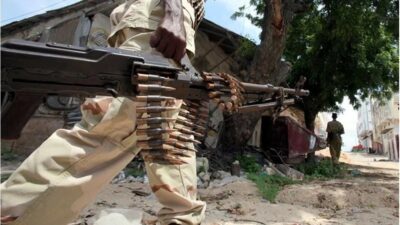 Somali’de askeri kampta ateş açıldı