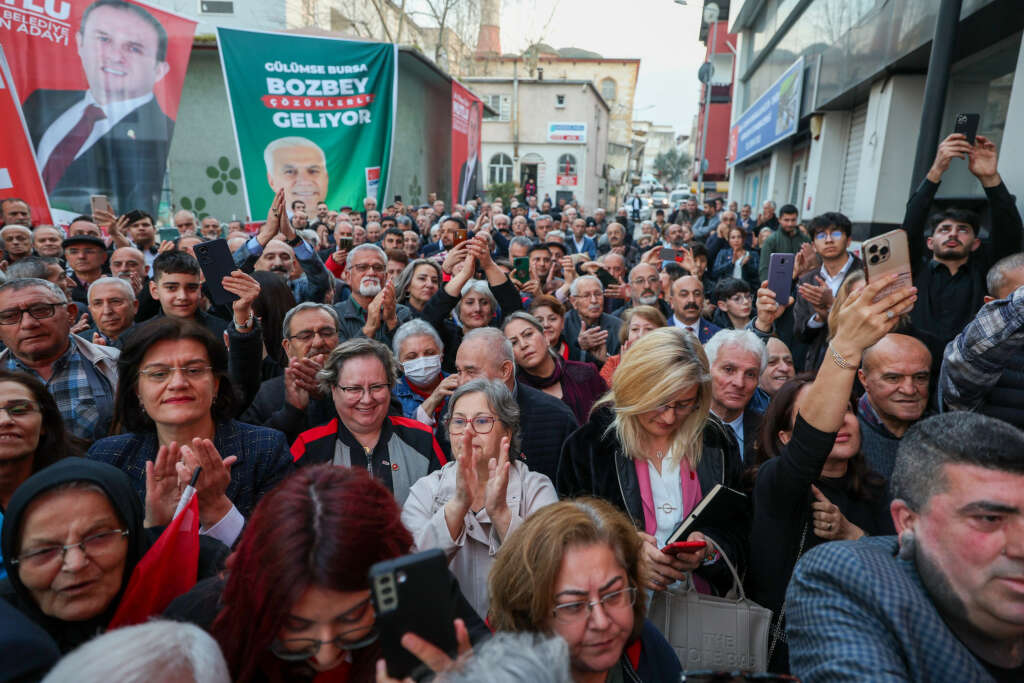 Özgür Özel, Yıldırım İlçe Başkanlığı açılışını yaptı