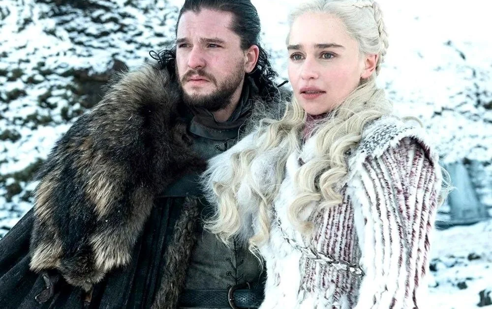 Game of Thrones yıldızı Emilia Clarke’a İmparatorluk Nişanı