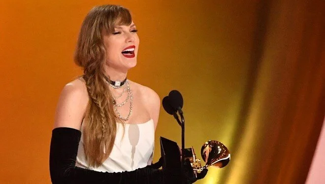 Taylor Swift dördüncü kez ‘Yılın Albümü’ ödülü alarak rekor kırdı