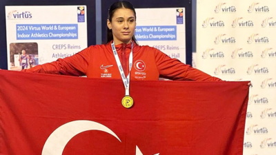 Özel atlet Aysel Önder’den dünya rekoru