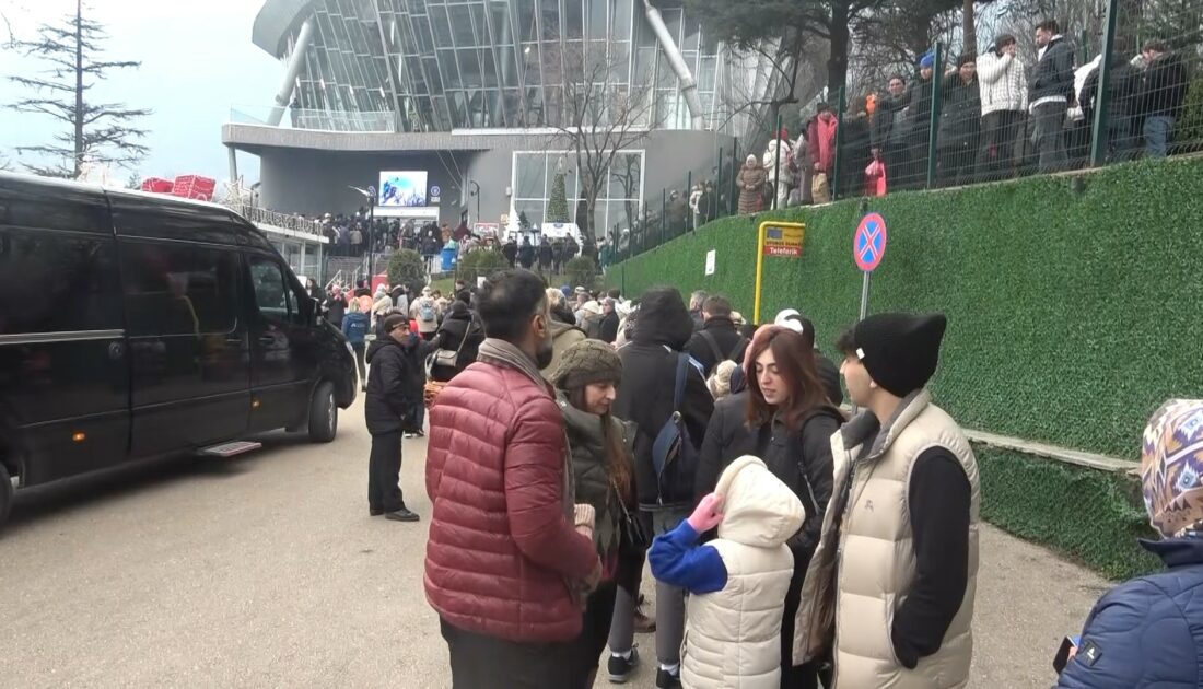 Bursa’da yarıyıl tatilinin son gününde teleferik kuyruğu