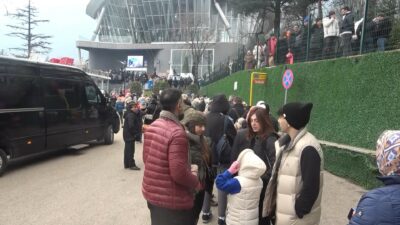 Bursa’da yarıyıl tatilinin son gününde teleferik kuyruğu
