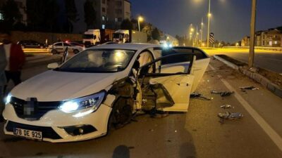 Bursa İnegöl’de iki otomobil çarpıştı: 4 kişi yaralandı