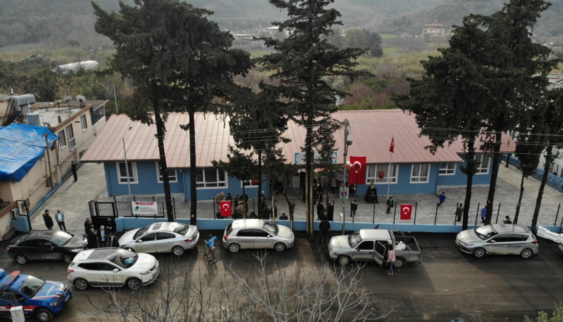 Bursa’dan Türkiye’ye açıldı, depremzedeler için okul yaptırdılar