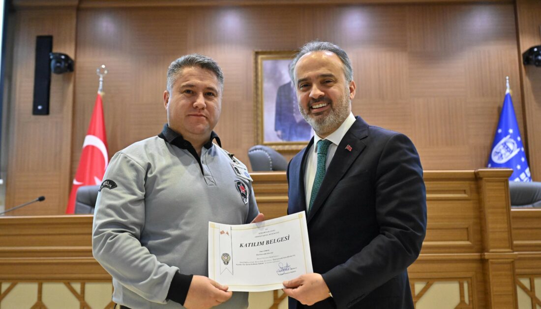 Personel, sertifikalarını Başkan Aktaş’ın elinden aldı