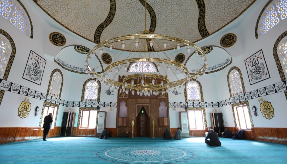 Mevlana cami dualarla açıldı