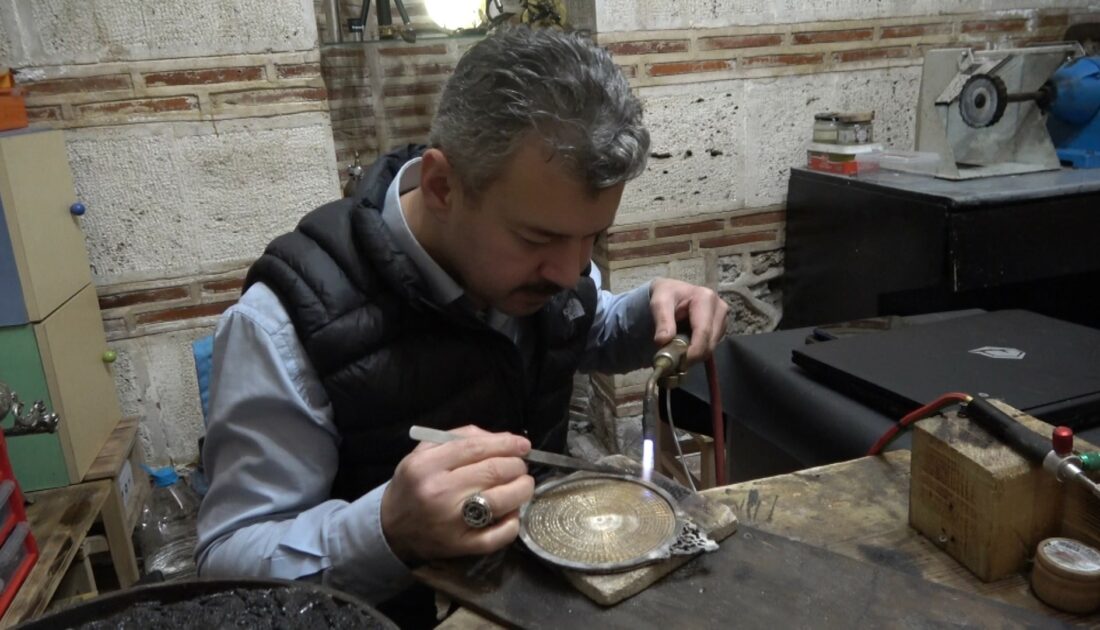 Bursa’da ‘usturlab’ mesaisi… ‘Orta çağ bilgisayarları’nın replikalarını yapıyor!