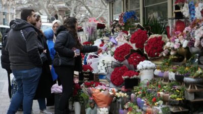 Bursa’da çiçekçilerin Sevgililer Günü mesaisi