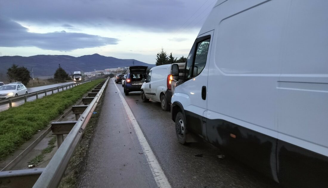 Bursa’da zincirleme kaza: Polis memurları ölümden döndü!