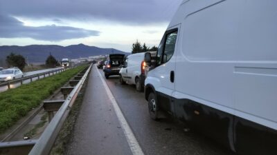 Bursa’da zincirleme kaza: Polis memurları ölümden döndü!