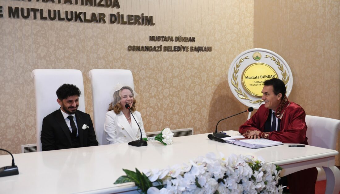 Dünya evine giren çifte Dündar’dan sürpriz