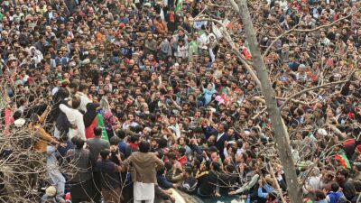 Pakistan’da İmran Khan protestoları sürüyor