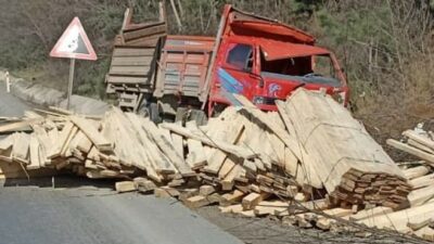 Bursa’da kamyonun freni patladı