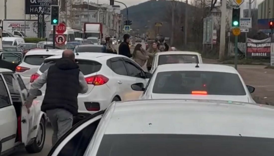 Bursa’da kadınların yol verme kavgası