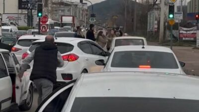 Bursa’da kadınların yol verme kavgası