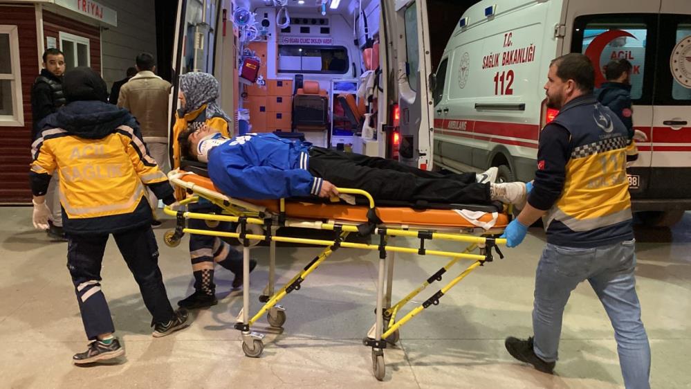 Bursa’da motosiklet bisikletle çarpıştı: 1’i ağır, 4 yaralı