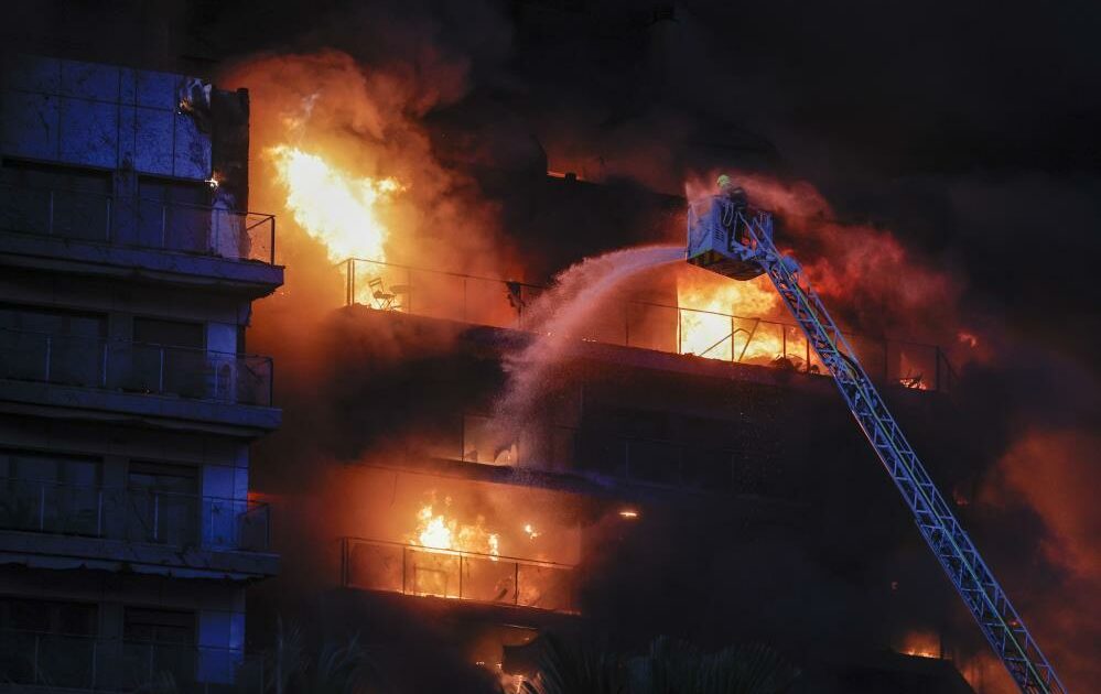 İspanya’da yangın faciasında 10 kişi hayatını kaybetti: 3 günlük yas ilanı…