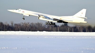 Putin’den Batı’ya gözdağı: Nükleer silah taşıyabilen “Tu-160M” ile uçtu