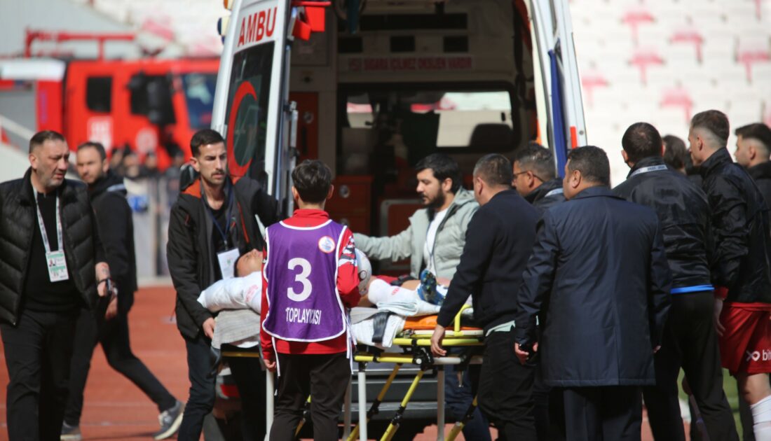 Sivasspor’da Bartuğ Elmaz şoku! Ambulansla hastaneye kaldırıldı