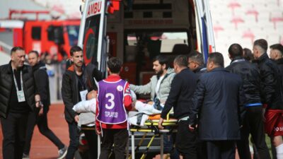 Sivasspor’da Bartuğ Elmaz şoku! Ambulansla hastaneye kaldırıldı
