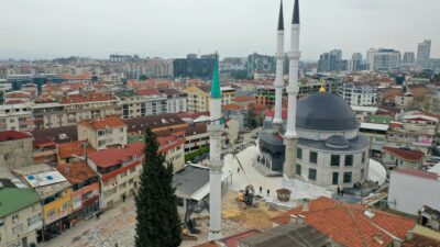 Bursa’da camiinin yenisi yapılınca eskisi böyle yıkıldı