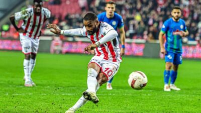 Ntcham penaltı kaçırmıyor
