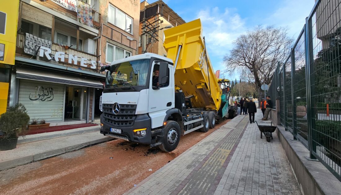 Osmangazi’de asfalt mesaisi hız kesmiyor