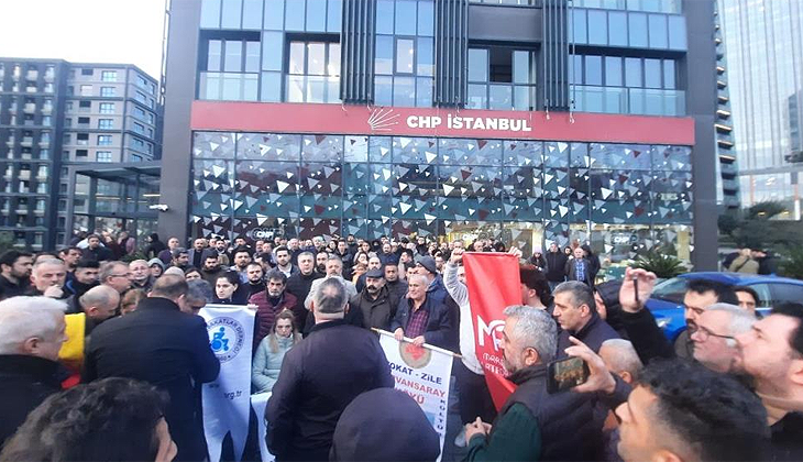 CHP’lilerin İstanbul İl Başkanlığı önündeki protestoları devam ediyor