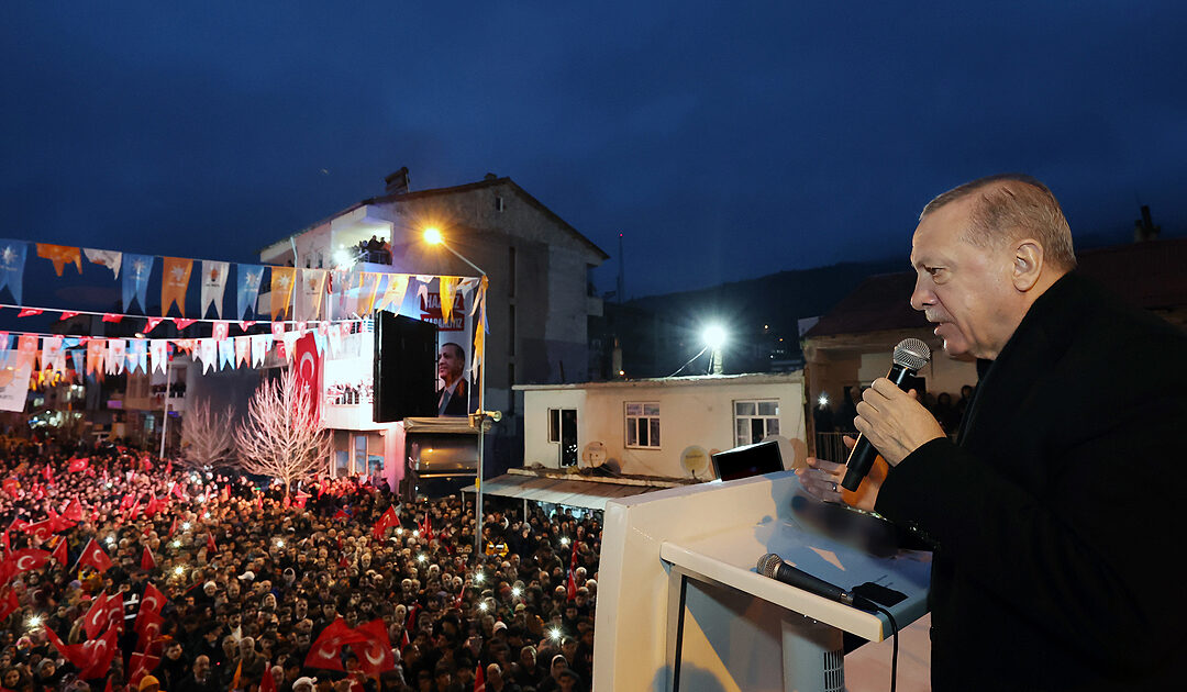 Erdoğan: Milletin sıkıntısından medet umacak duruma düştüler