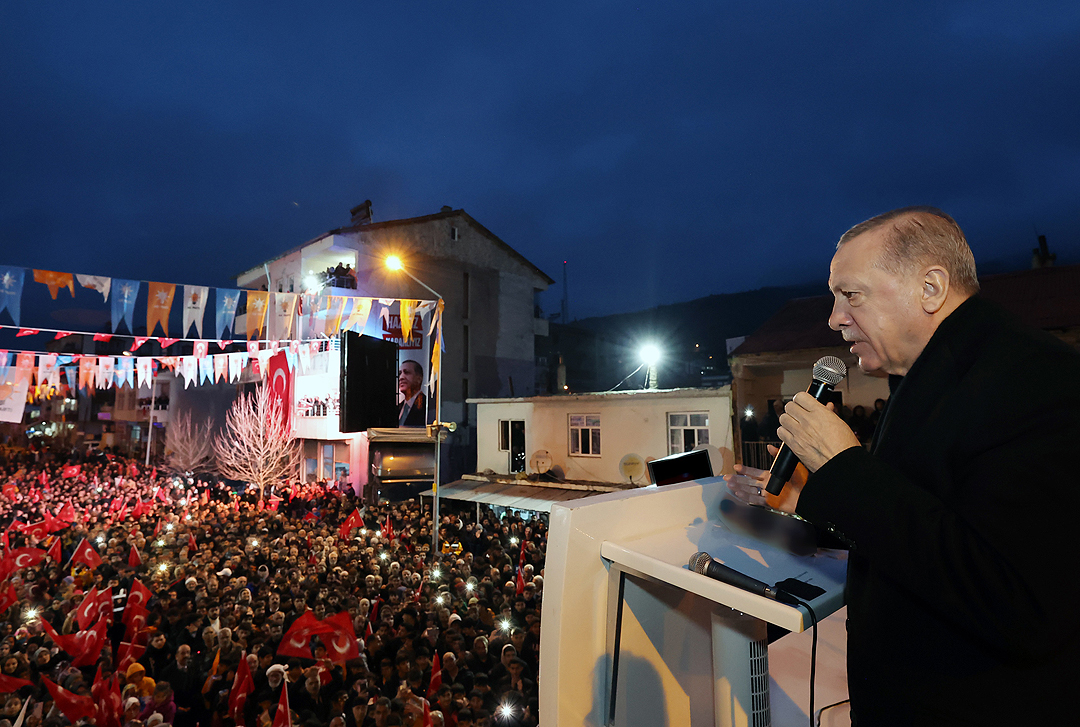 Erdoğan: Milletin sıkıntısından medet umacak duruma düştüler