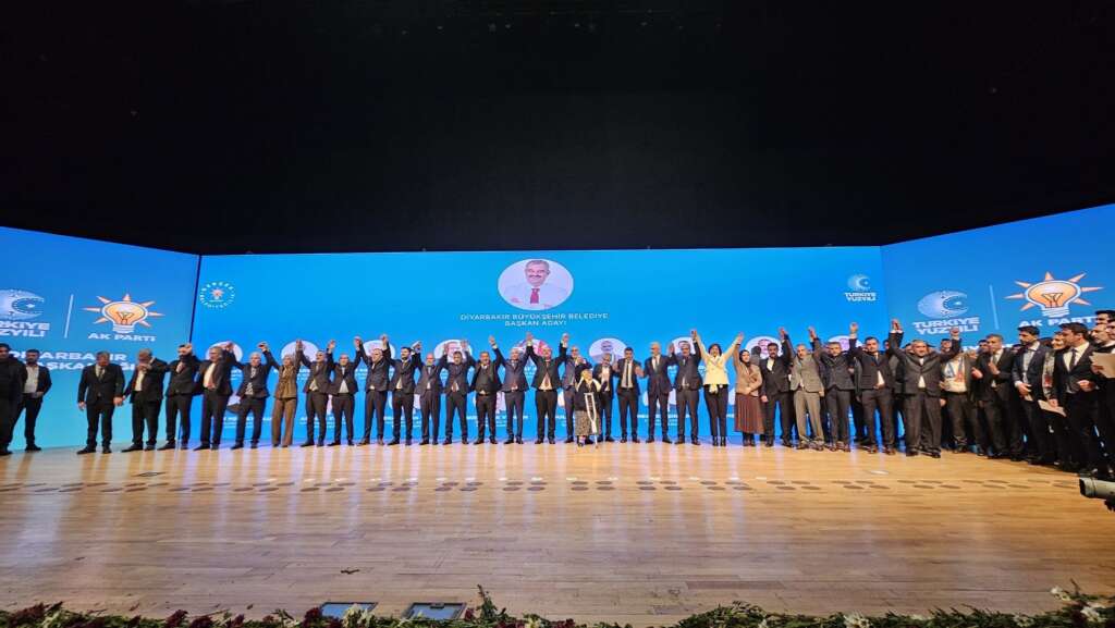AK Parti Diyarbakır’da ilçe belediye başkan adayları tanıtıldı