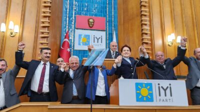 Akşener, grup toplantısında 3 Bursa adayını tanıttı