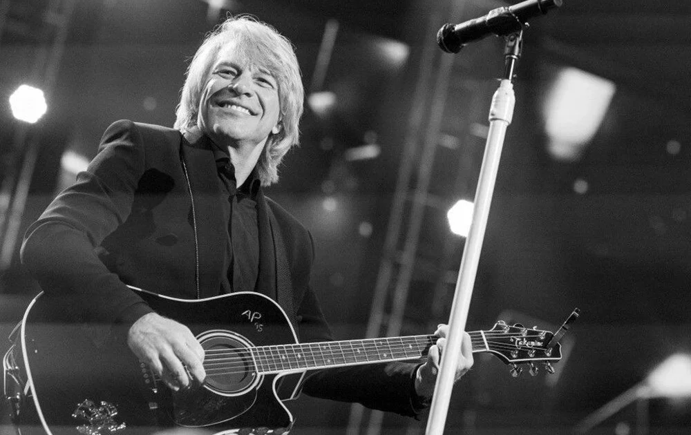 Ses teli ameliyatı olan Jon Bon Jovi iyileşme sürecinde