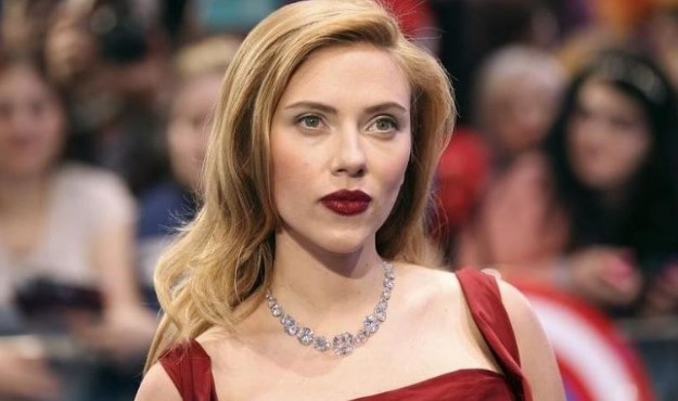 Dünyaca ünlü oyuncu Scarlett Johansson yönetmen koltuğunda